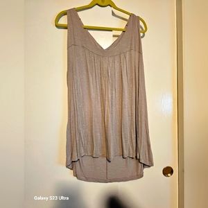 Avenue The Luxe Collection v neck tank top
